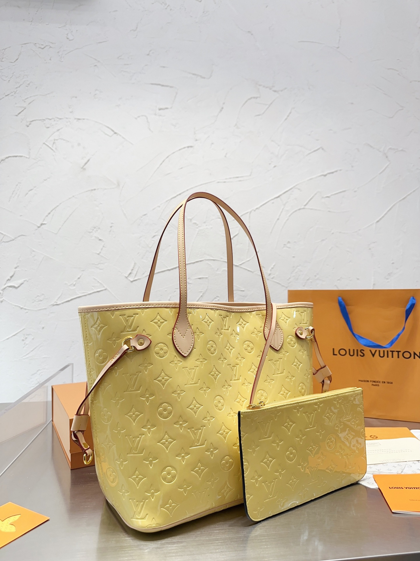 LV Glossy Neverfull image 4