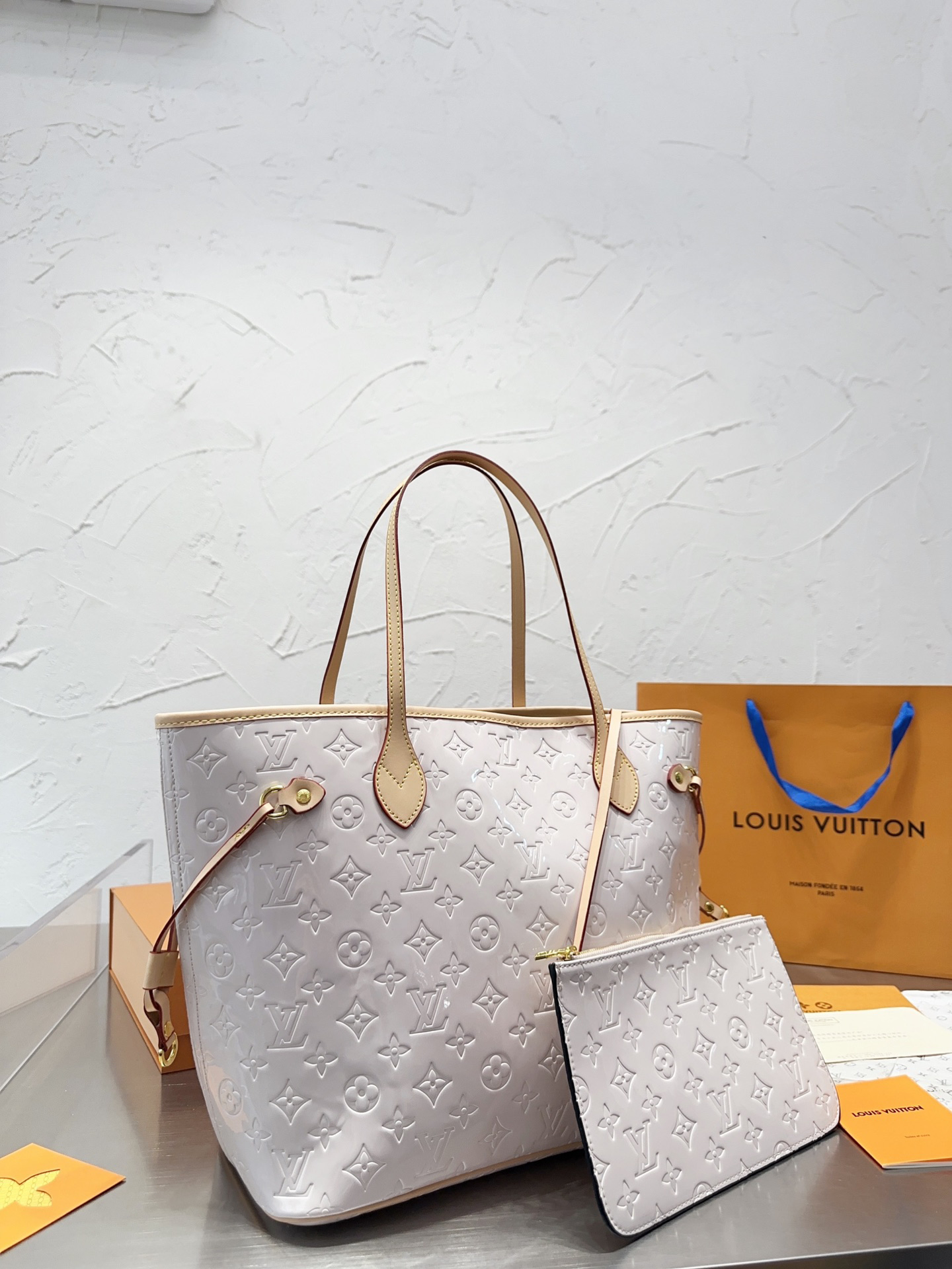 LV Glossy Neverfull image 3