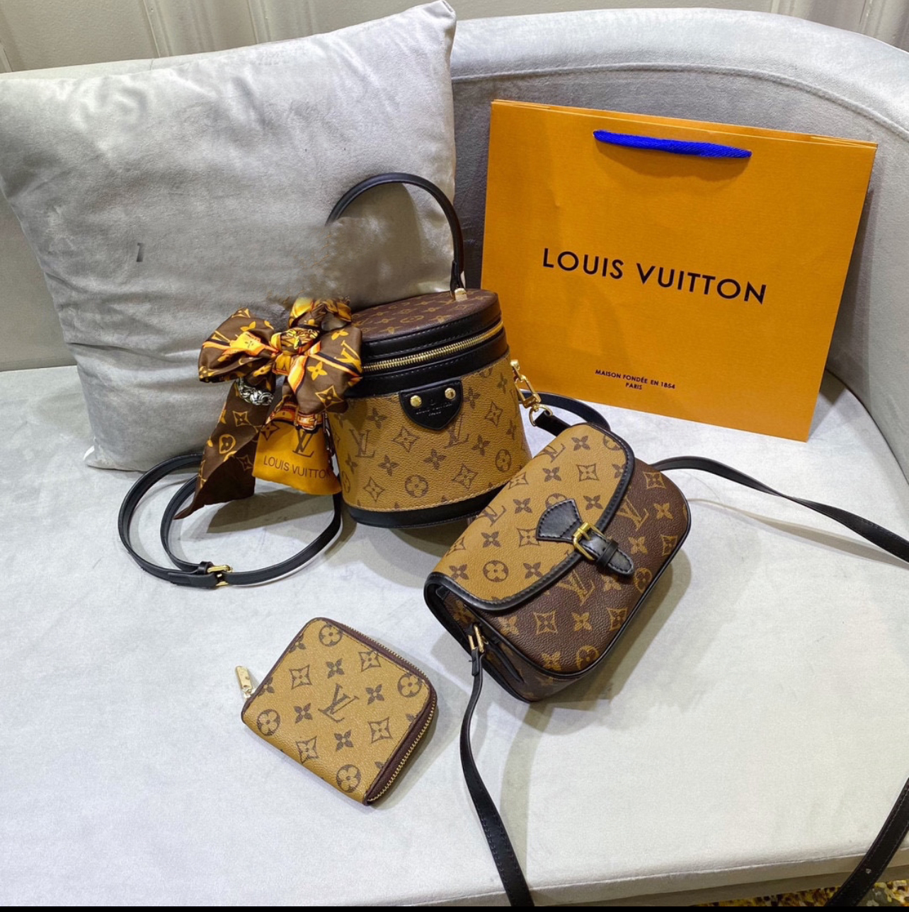 LV Butter Cup Set image 0
