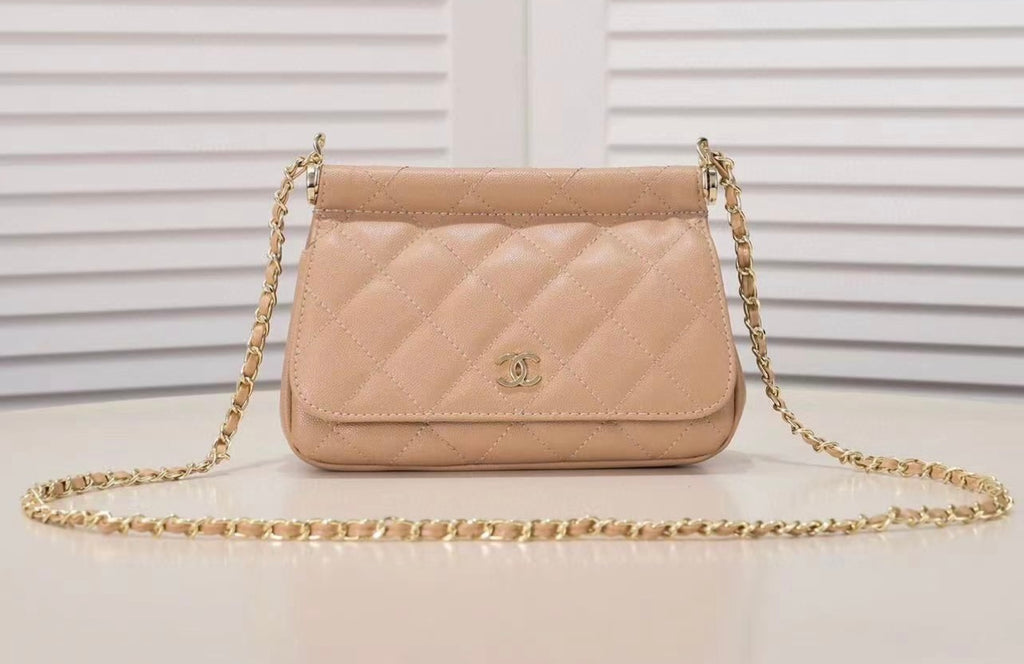Nellys Crossbody image 3