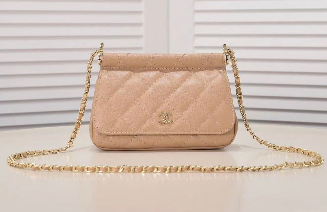 Nellys Crossbody image 3