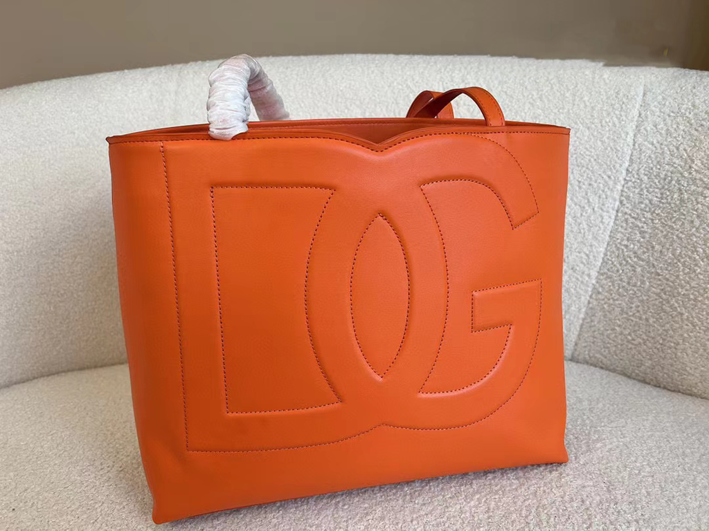 D&G Tote image 0
