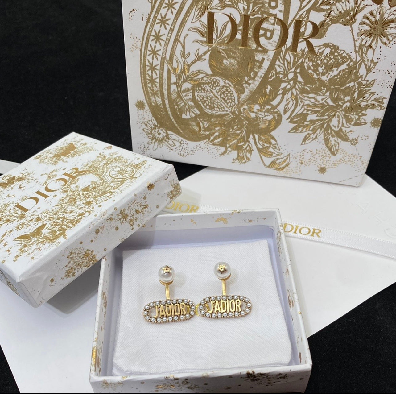 CD Adore Pearl Earrings image 0