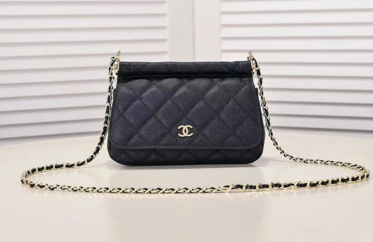 Nellys Crossbody image 2