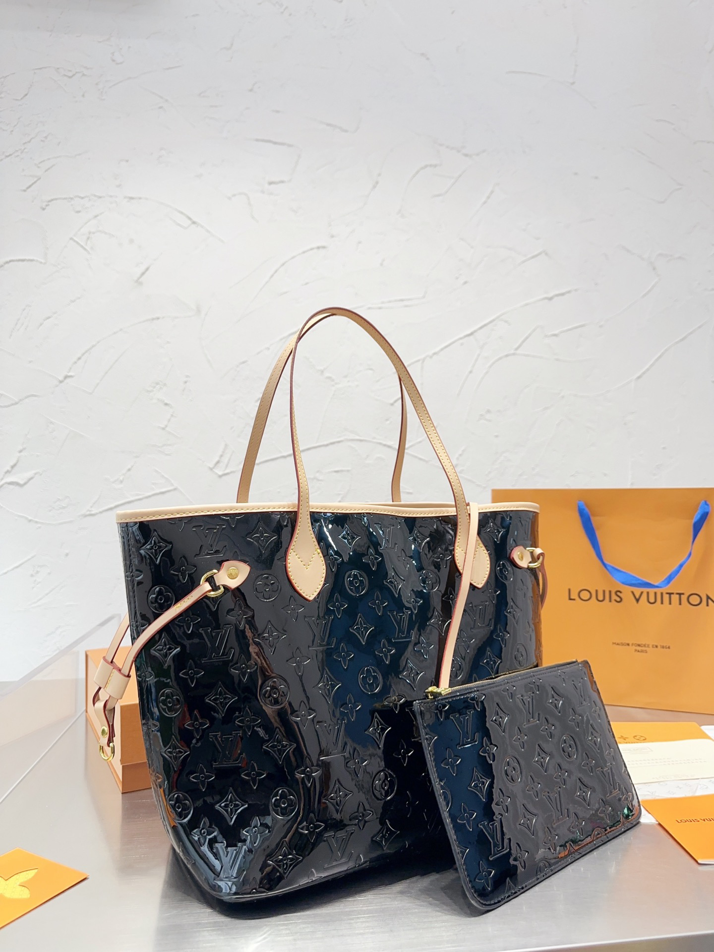 LV Glossy Neverfull image 1