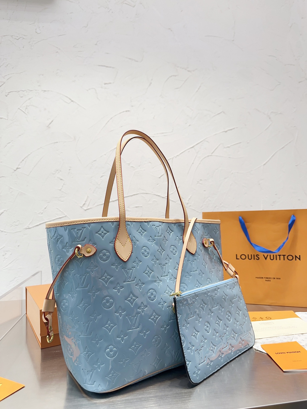 LV Glossy Neverfull image 2