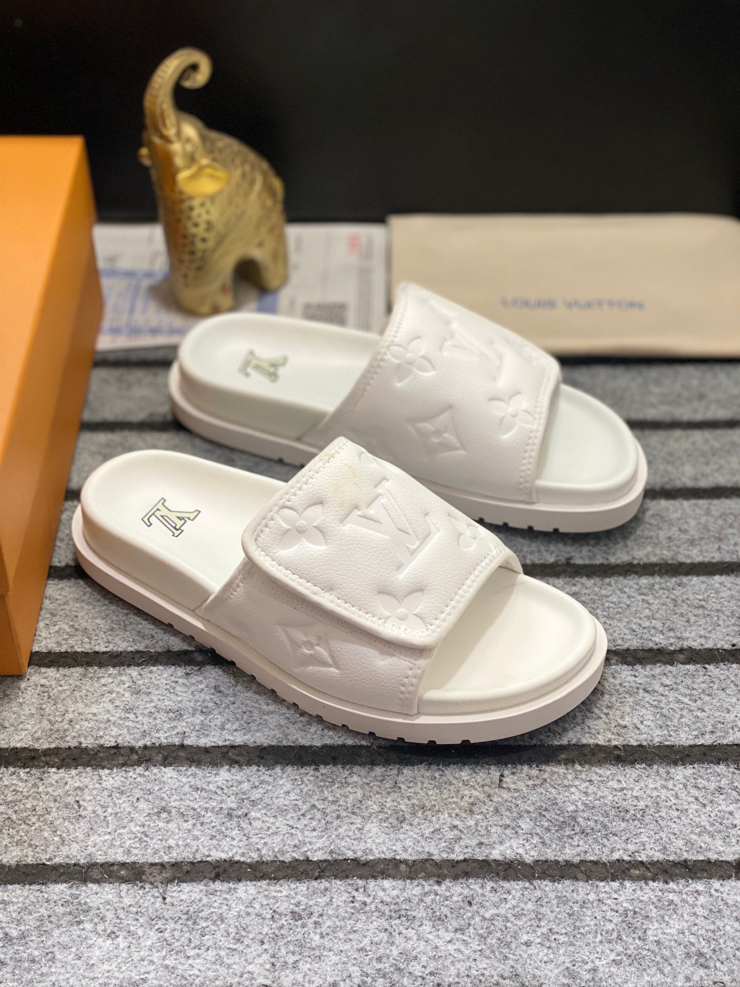 LV Mens Slides image 4