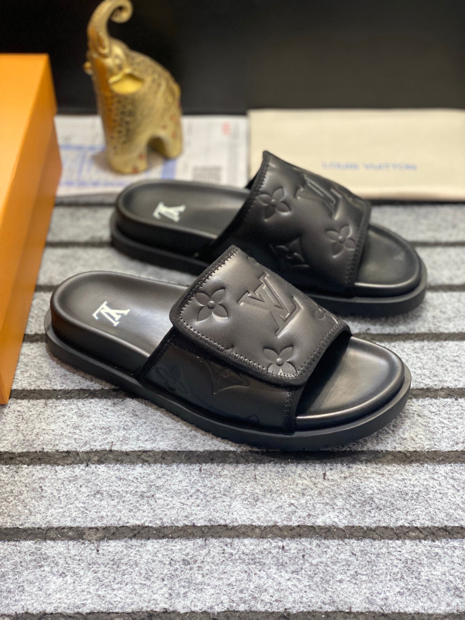 LV Mens Slides image 3